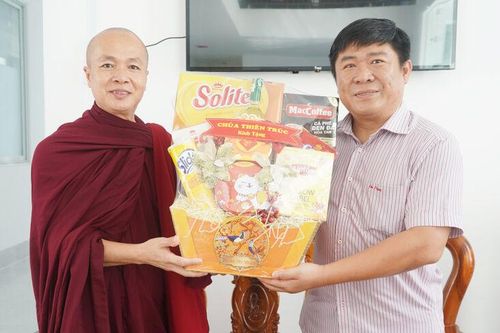 Chùa Thiên Trúc tặng gần 200 suất quà tại xã Tiên Hải