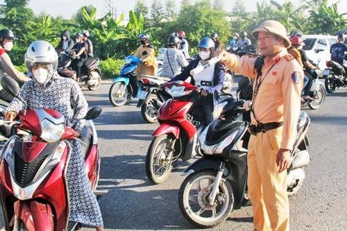 Bắc Ninh: Huy động lực lượng điều tiết giao thông tại Khu công nghiệp Vân Trung, Quang Châu