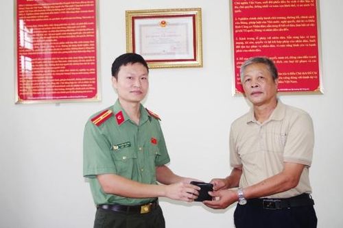 Thiếu tá Nguyễn Văn Sơn: Nhặt được của rơi, trả người đánh mất