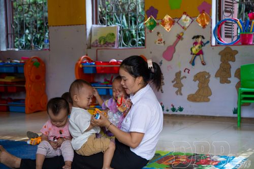 Trường vùng khó tất bật đón trò