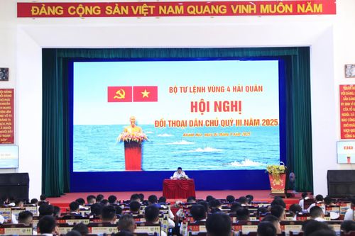 Bộ Tư lệnh Vùng 4 Hải quân đối thoại dân chủ với cán bộ, chiến sĩ Lữ đoàn 162