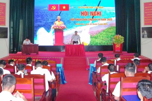 Phó Tư lệnh Vùng 4 Hải quân đối thoại dân chủ với cán bộ, chiến sĩ Lữ đoàn 685