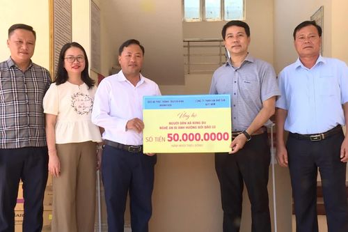 Báo và Phát thanh, Truyền hình Khánh Hòa, Nghệ An cùng doanh nghiệp hỗ trợ người dân Nghệ An bị thiệt hại bởi lũ lụt