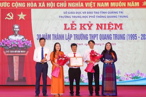 Kỷ niệm 30 năm thành lập Trường THPT Quang Trung