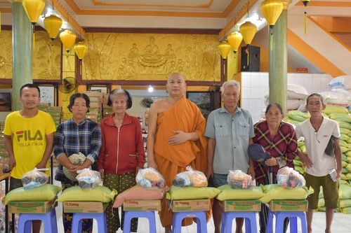 Giáo đoàn VI hệ phái Khất sĩ trao hơn 1.000 phần quà nhân mùa Vu lan Phật lịch 2569