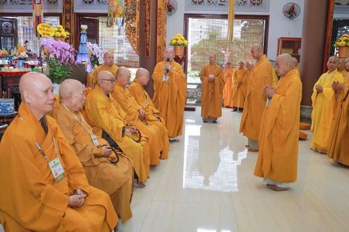 Tăng Ni tại các phường Tân Sơn Hòa, Tân Sơn Nhất, Tân Hòa, Bảy Hiền, Tân Bình, Tân Sơn duy trì Bố-tát chung