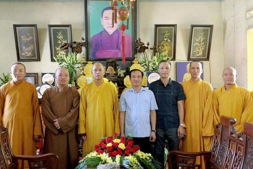 Phú Thọ: Ban Tuyên giáo và Dân vận Tỉnh ủy chúc mừng nhân mùa Vu lan - Báo hiếu