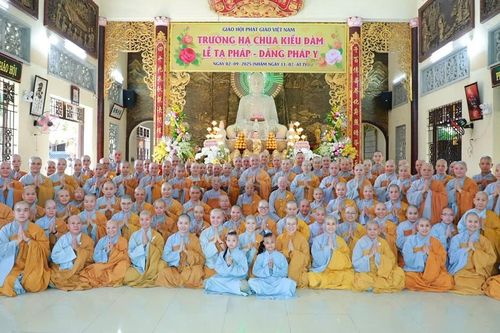 TP.HCM: Hạ trường chùa Kiều Đàm tổ chức Lễ Tự tứ, tạ pháp khóa An cư kiết hạ và dâng y