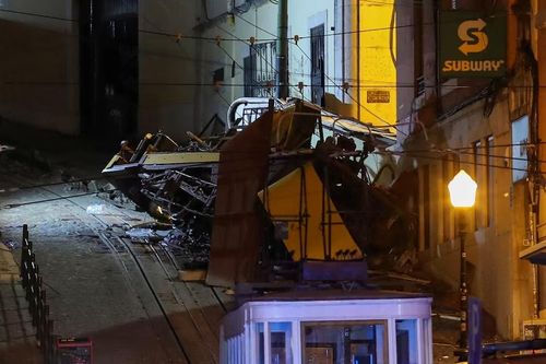 Lisbon: Tàu điện leo núi trật đường ray, ít nhất 15 người thiệt mạng