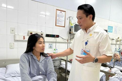 Thoát nguy cơ đột quỵ từ dấu hiệu đau đầu, run tay bất thường
