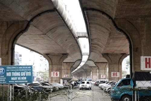 Hà Nội rà soát, di dời các bãi trông giữ xe khỏi gầm cầu trước 30/10