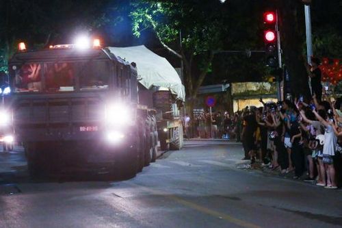 Xe tăng, thiết giáp rời nội đô Hà Nội lúc nửa đêm