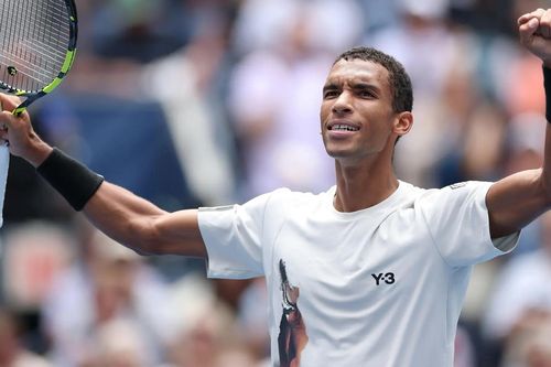 Auger-Aliassime lội ngược dòng để đi tiếp