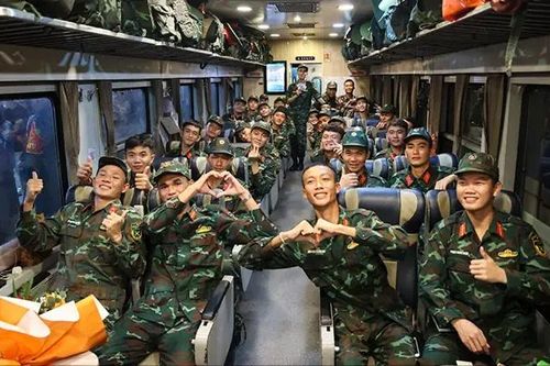 Ga Hà Nội lắng đọng phút chia tay người lính A80