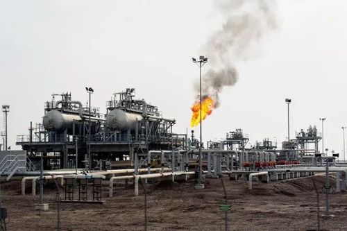 Giá dầu giảm mạnh trước thềm họp OPEC+