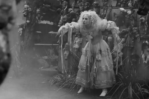 Lady Gaga bắt tay Tim Burton, tạo bão Wednesday 2