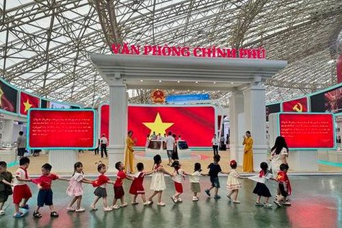Kéo dài thời gian Triển lãm thành tựu Đất nước đến hết ngày 15/9/2025