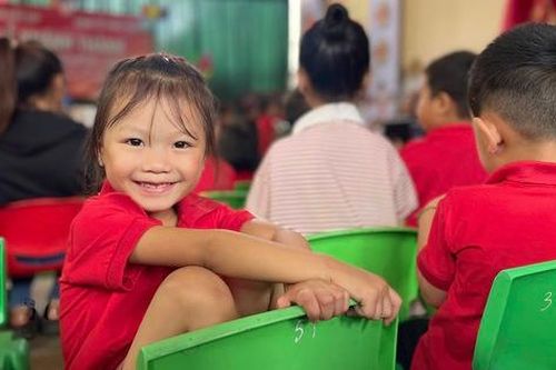 Ngày tựu trường đặc biệt của 80 em nhỏ vùng cao Lủng Siên