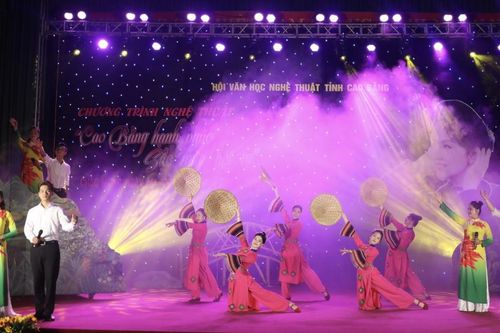 Chương trình nghệ thuật 'Cao Bằng hạnh phúc - Sắc màu hội tụ' chào mừng Ngày Âm nhạc Việt Nam