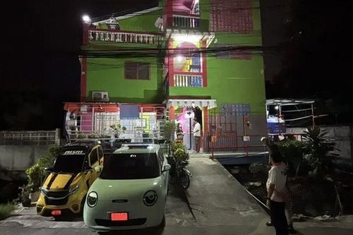 Vẻ ngoài bảnh bao, lịch lãm nhưng căn phòng của nam thanh niên lại khiến ai cũng rùng mình