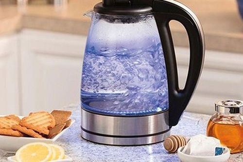 Bình siêu tốc 'xịn' cũng thành 'bom hẹn giờ' nếu mắc 4 thói quen này trong nhà