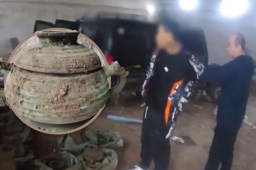 'Nghiên cứu' tiểu thuyết trộm mộ, người đàn ông đào được 20 báu vật trong mộ cổ