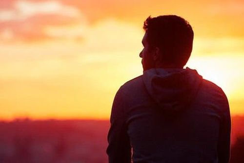 Vì sao người nhiễm HIV dễ rơi vào trầm cảm và lo âu?