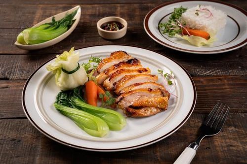 Thắp lửa tình thân với món gà Mỹ nướng ngũ vị mùa Vu lan