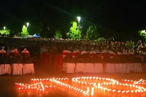 Xúc động hàng ghế trống đặt ba lô chiến sĩ tại buổi chiếu phim 'Mưa đỏ' ở Thành cổ Quảng Trị