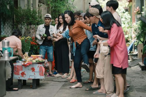 Tập tục 'cúng cô hồn' xuất hiện trong phim 'Cục vàng của ngoại'