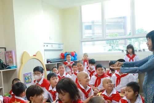 Những ngày khai giảng đặc biệt trong bệnh viện