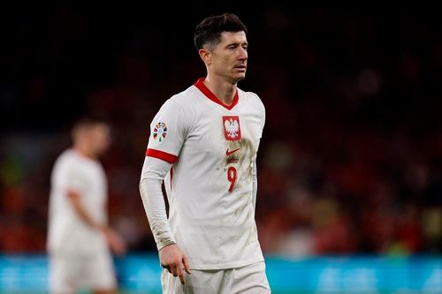 Lewandowski mất hút trong ngày Ba Lan cầm hòa Hà Lan