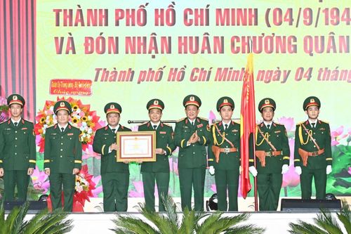 Bộ Tư lệnh TP.HCM đón nhận Huân chương Quân công hạng Ba