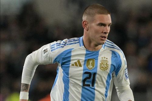 Messi đá cùng đàn em kém 20 tuổi