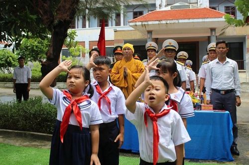 Loạt khoảnh khắc khó quên trong lễ khai giảng của học sinh Trường Sa