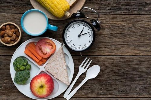 Vì sao chia nhỏ phần ăn giúp kiểm soát cân nặng?