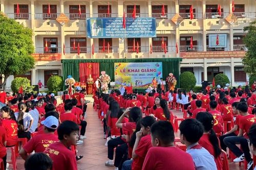 'Đất học' Ninh Bình rộn ràng ngày khai giảng
