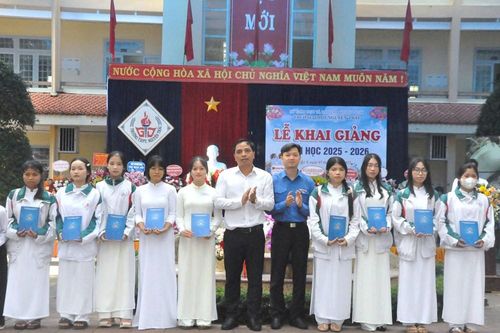 Gần 444.600 học sinh và hơn 31.800 cán bộ, giáo viên dự Lễ khai giảng năm học mới