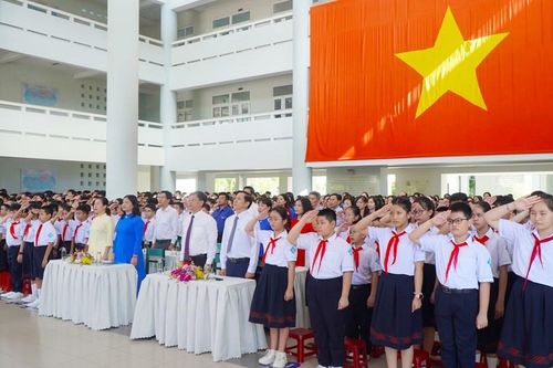 Hơn 294 nghìn học sinh ở Huế bước vào năm học mới