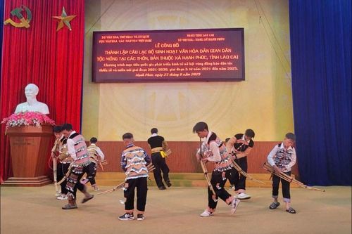 Xây dựng CLB sinh hoạt văn hóa dân gian dân tộc Mông gắn với du lịch