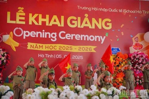 Gần 400.000 cán bộ, giáo viên và học sinh Hà Tĩnh bước vào năm học mới