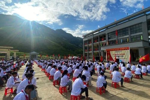 Năm học mới ở biên giới Pa Ủ