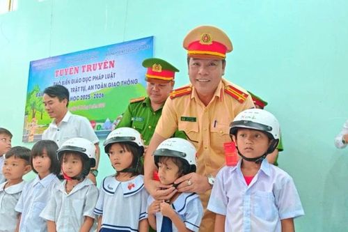 Công an thành phố Đà Nẵng đồng hành cùng học sinh, sinh viên trong năm học mới