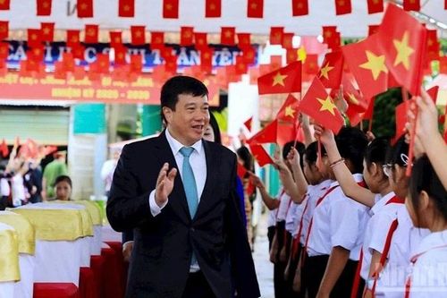 Trường học tại xã biên giới Lâm Đồng khai giảng năm học mới