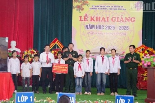 Bộ đội Biên phòng tỉnh Lạng Sơn hỗ trợ học sinh biên giới hơn 2,3 tỷ đồng dịp khai giảng năm học mới
