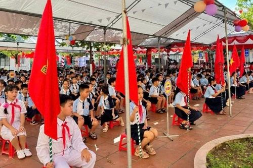 Gần 1 triệu học sinh Ninh Bình bước vào năm học mới