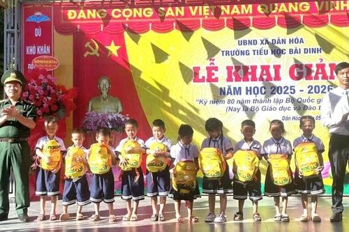 Bộ đội Biên phòng Quảng Trị tặng quà hơn 1,2 tỷ đồng cho học sinh trong ngày khai giảng