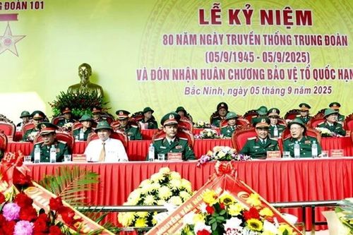 Trung đoàn 101 đón nhận Huân chương Bảo vệ Tổ quốc hạng Ba