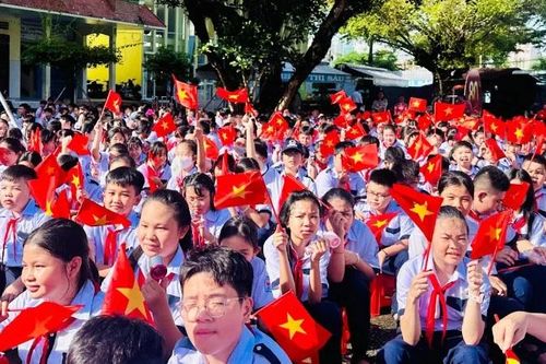 Cà Mau: Nhiều học sinh khó khăn được giúp đỡ xe đạp, các phương tiện học tập