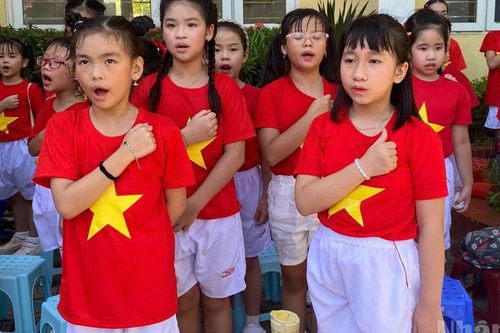 Hà Nội: Lễ khai giảng ấm áp yêu thương của thầy trò Trường Nguyễn Đình Chiểu
